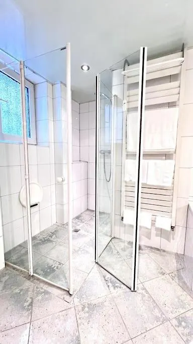 90Qm Designerwohnung Mit Kueche Und Jacuzzi In Do-City Dortmund Niemcy