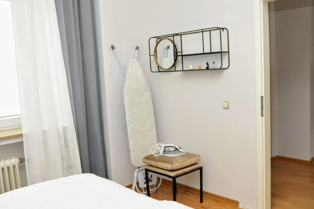90Qm Designerwohnung Mit Kueche Und Jacuzzi In Do-City Dortmund