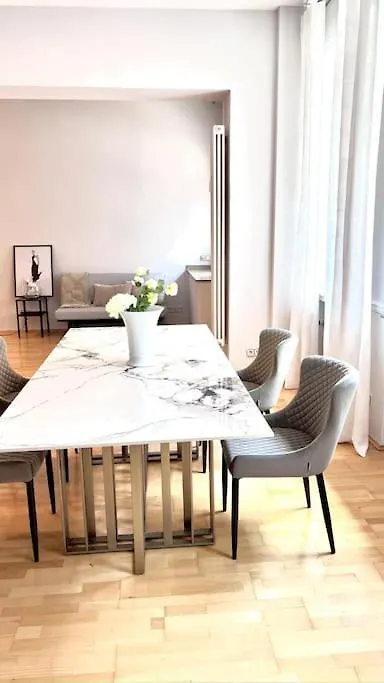 90Qm Designerwohnung Mit Kueche Und Jacuzzi In Do-City Dortmund